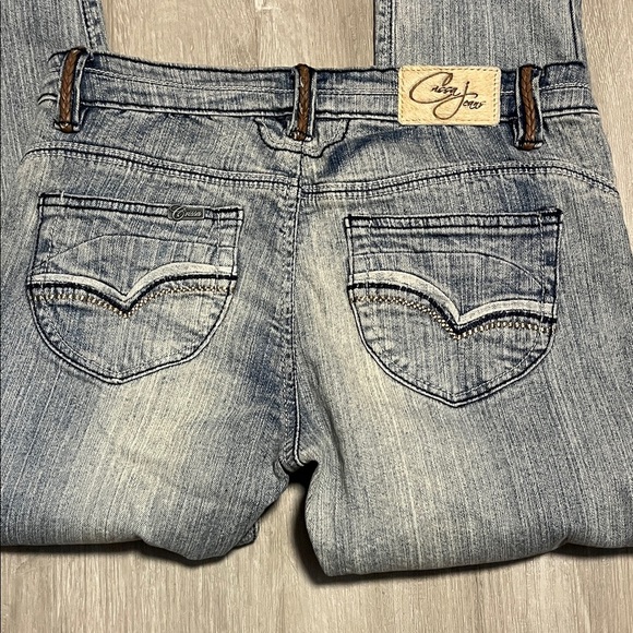 Stylish Distressed Skinny Jeans in Gray - Picture 2 of 3